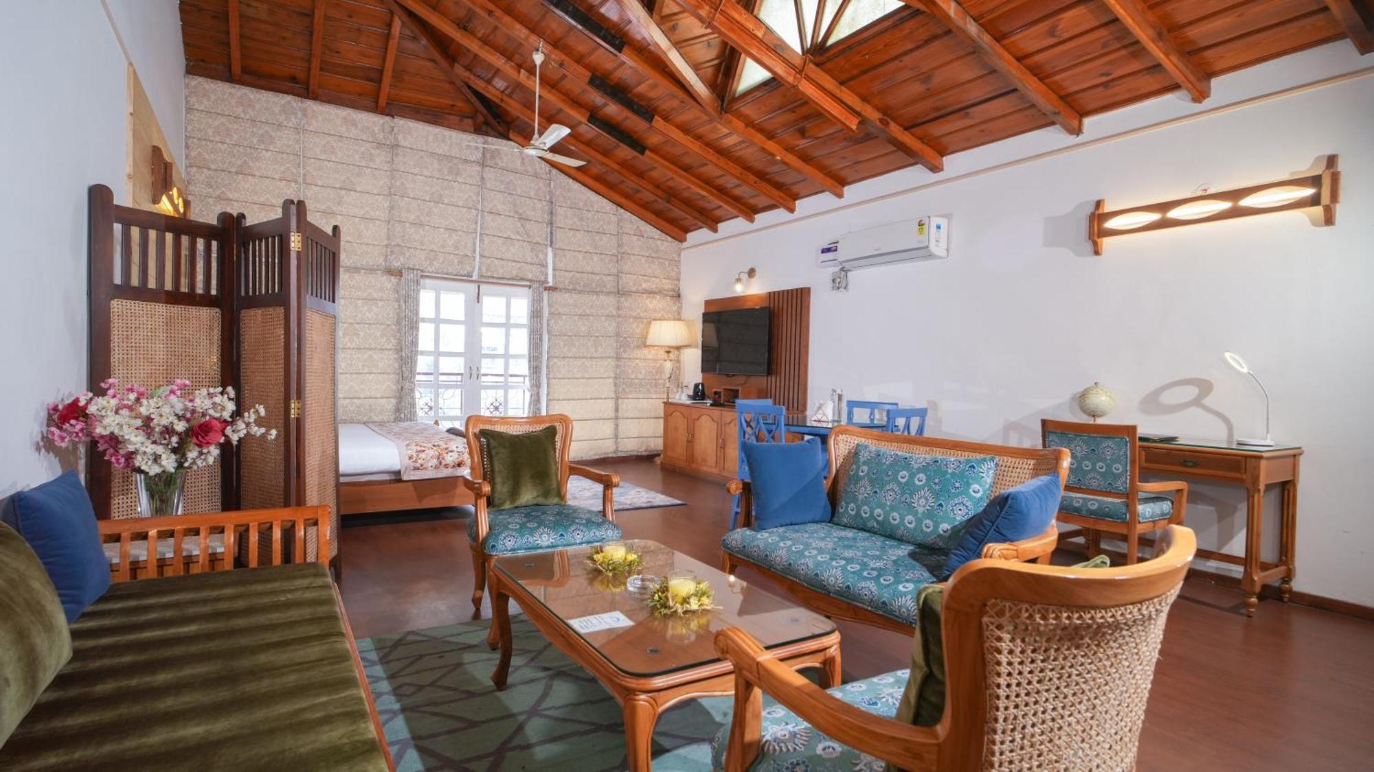 Neelesh Inn- A Luxury Lake View Hotel- 20 Kms From Nainital Bhīm Tāl 외부 사진