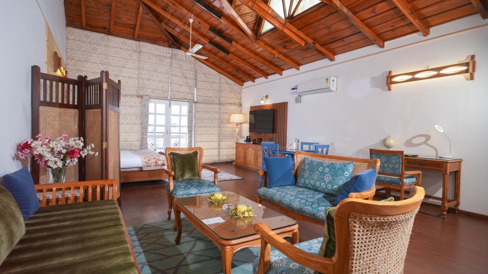 Neelesh Inn- A Luxury Lake View Hotel- 20 Kms From Nainital Bhīm Tāl 외부 사진