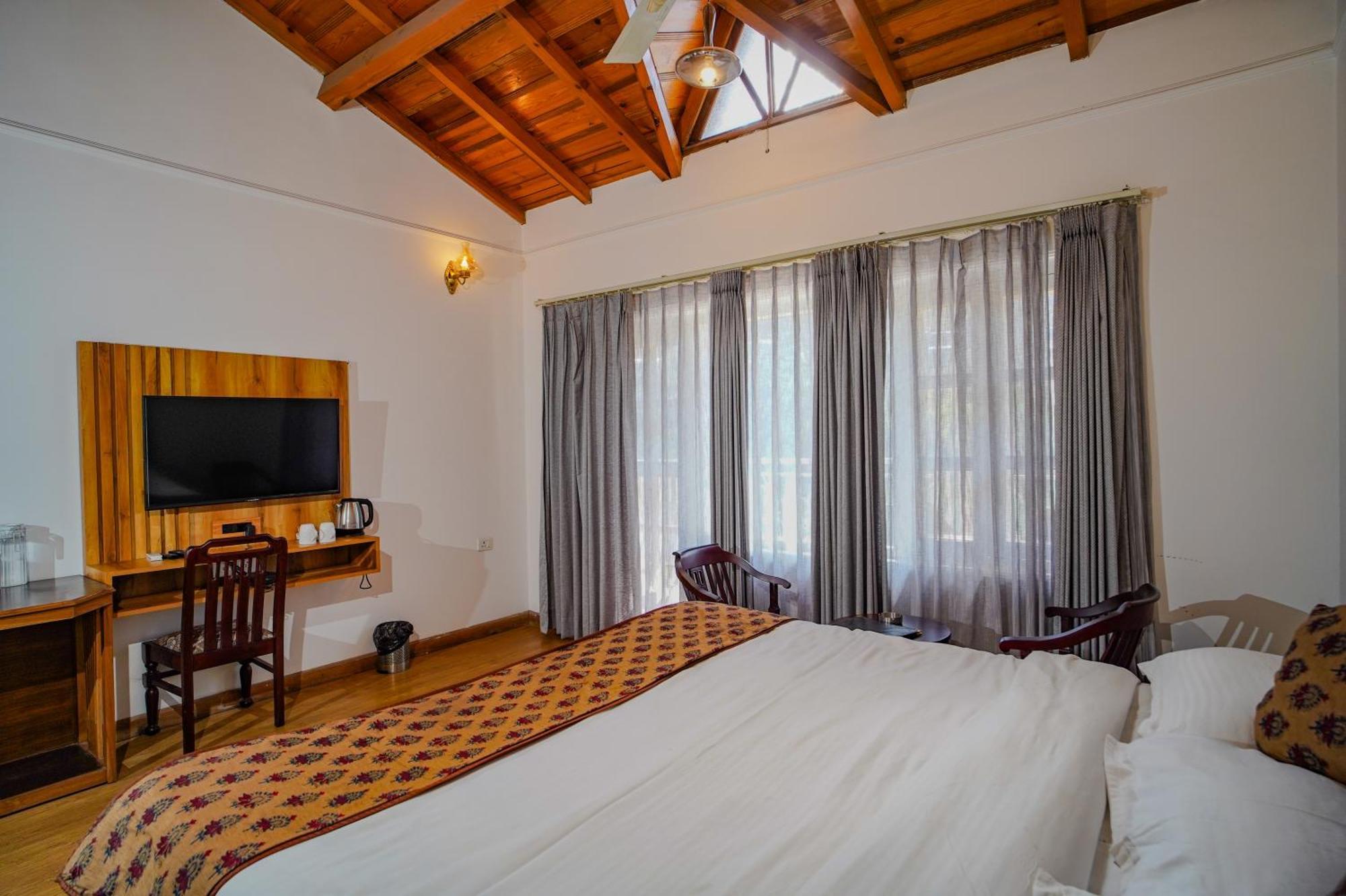 Neelesh Inn- A Luxury Lake View Hotel- 20 Kms From Nainital Bhīm Tāl 외부 사진