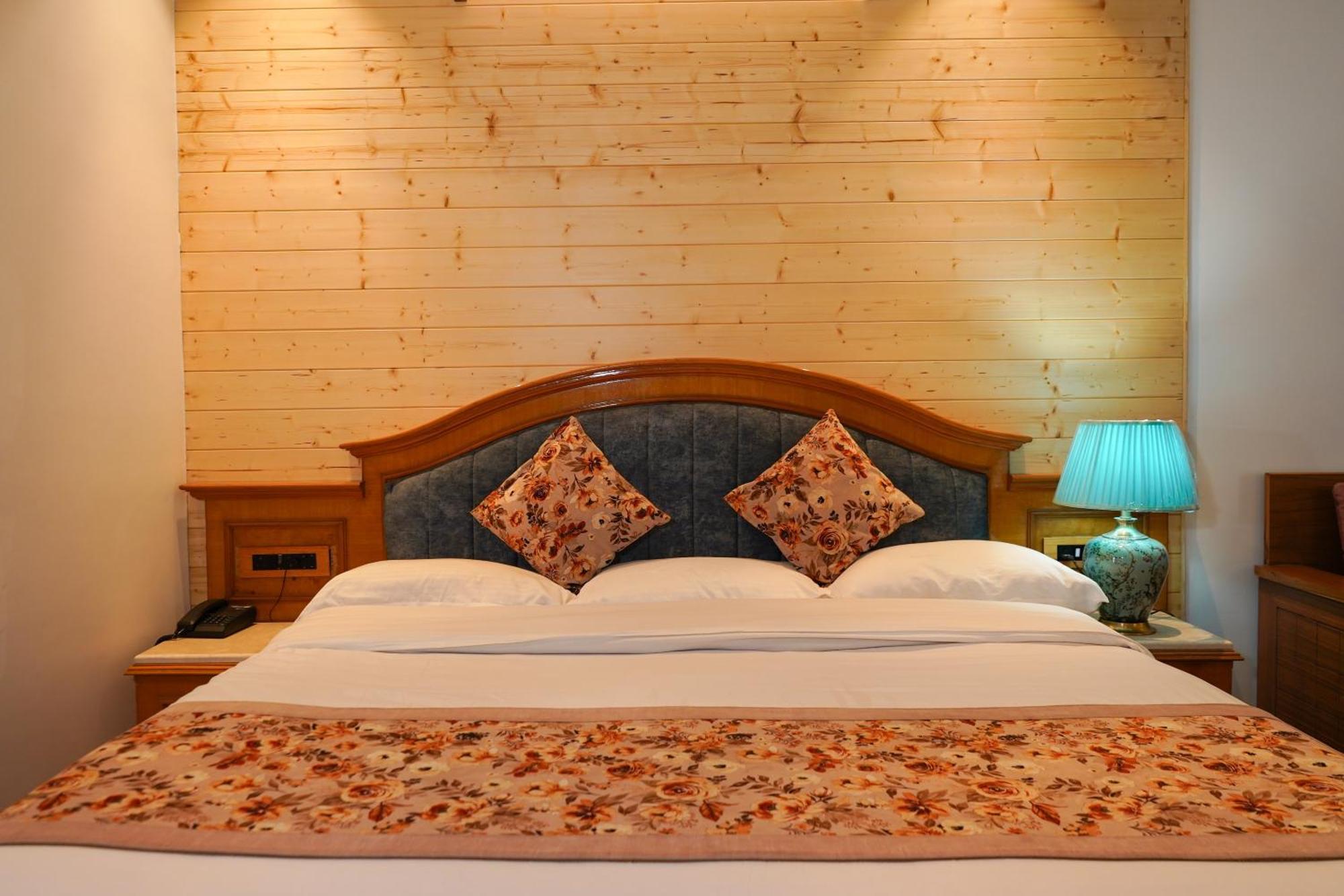 Neelesh Inn- A Luxury Lake View Hotel- 20 Kms From Nainital Bhīm Tāl 외부 사진